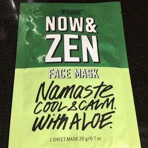 A brand new PINK face mask.